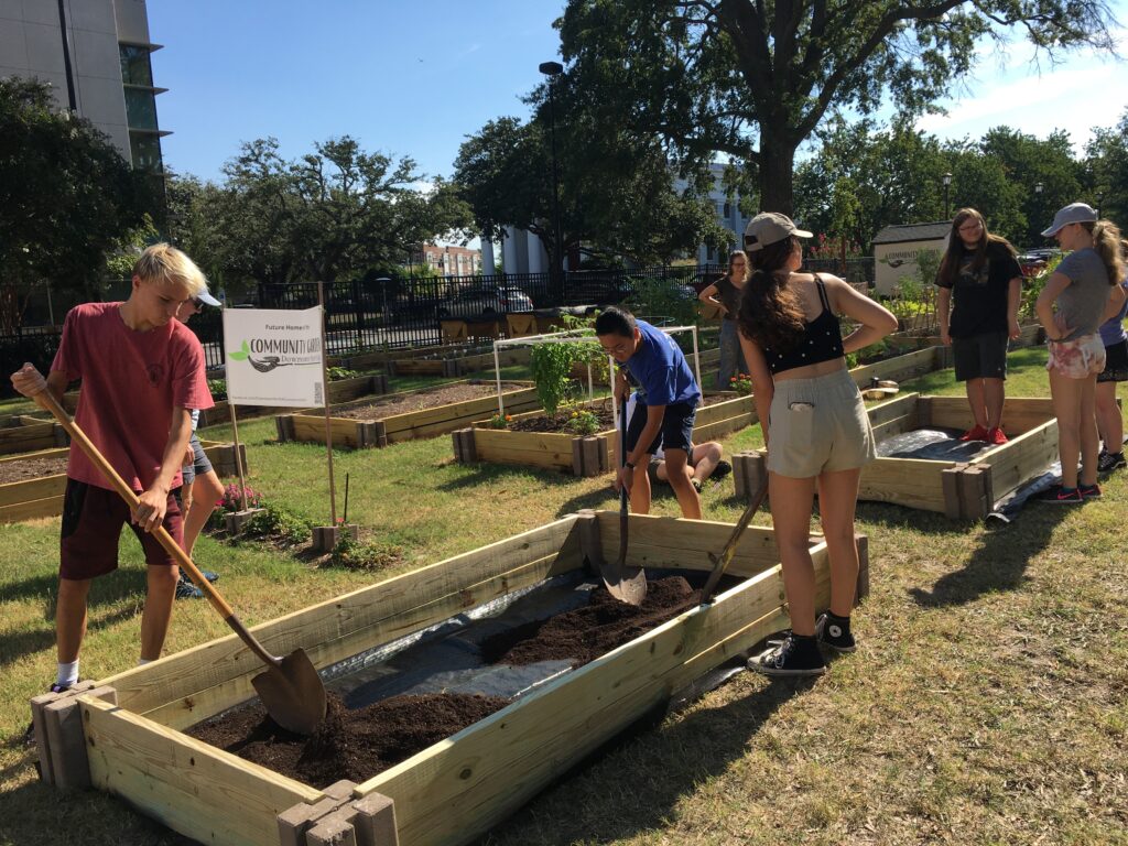 Roadstead students building raied beds at the Downtown Norfolk Community Garden